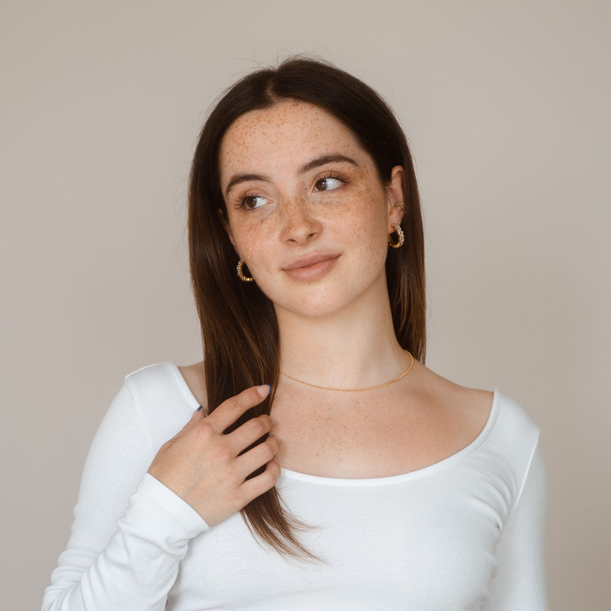 Claide hazel Ohrringe gold getragen - Foto 4