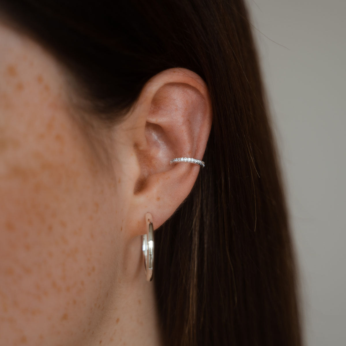 Claide Leia Earcuff silber getragen - Foto 5