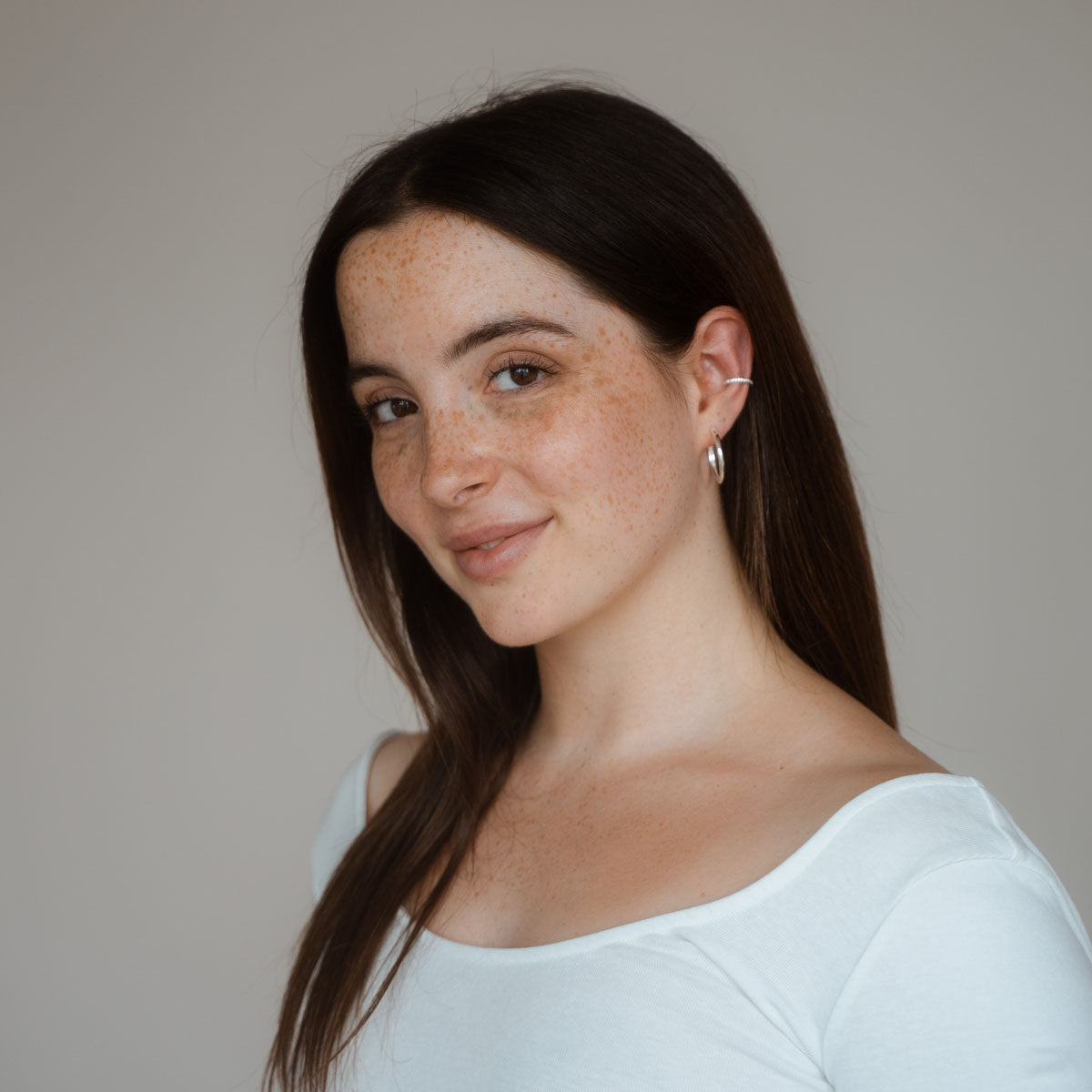 Claide Leia Earcuff silber getragen - Foto 6