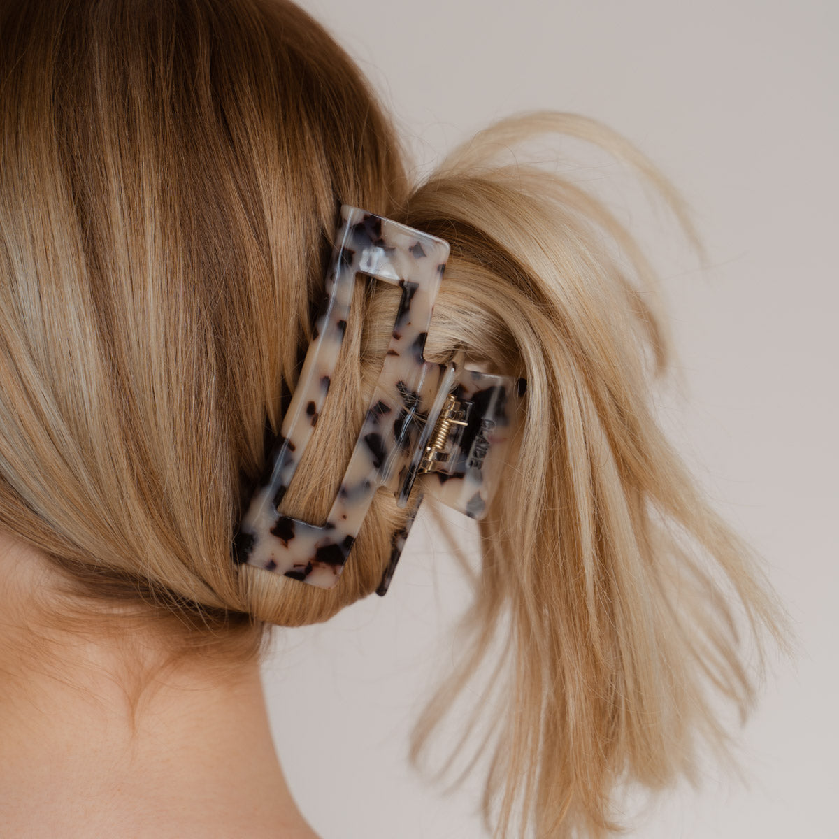 Claide nachhaltige Hina Haarklammer Frisur - Foto 6
