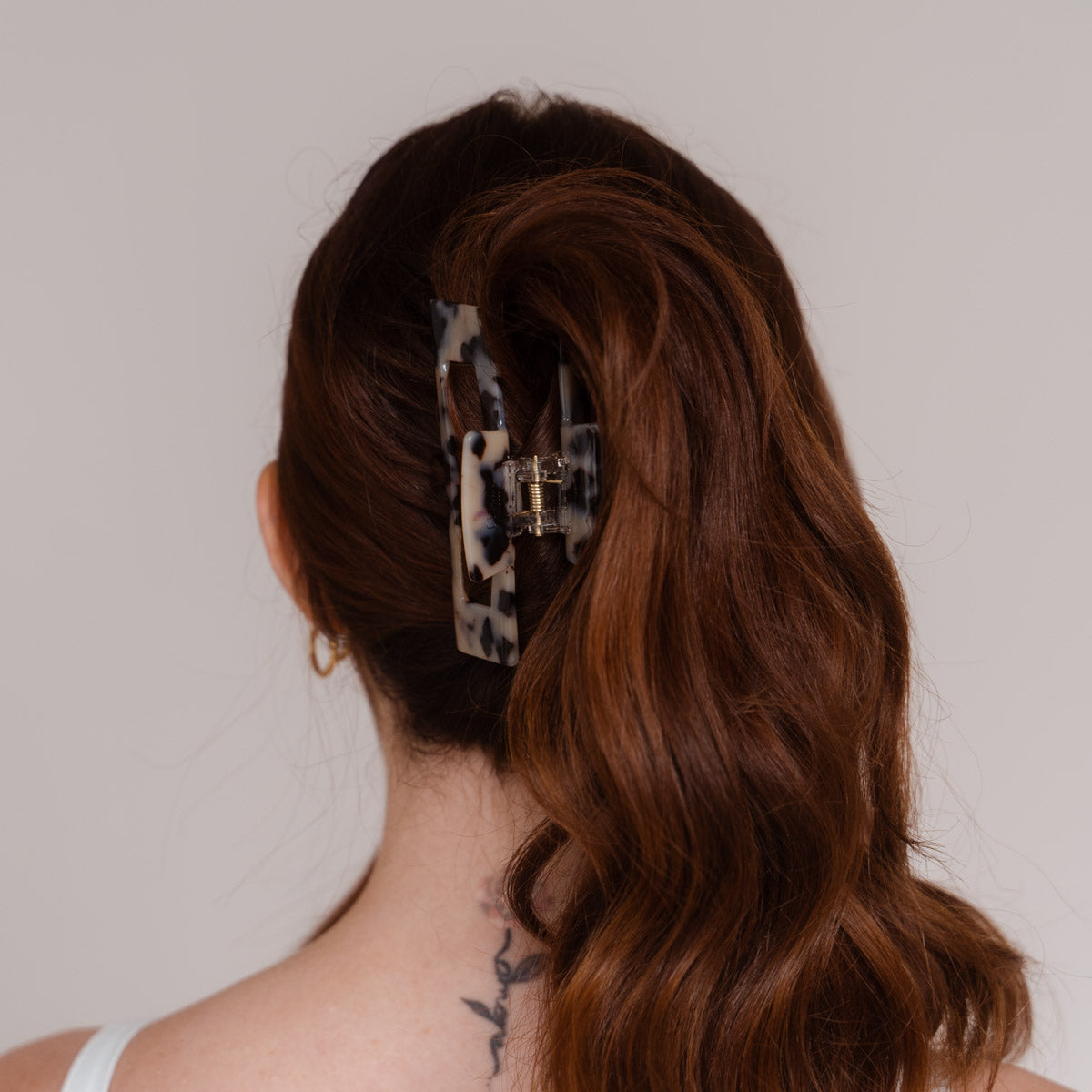 Claide nachhaltige Hina Haarklammer Frisur - Foto 5