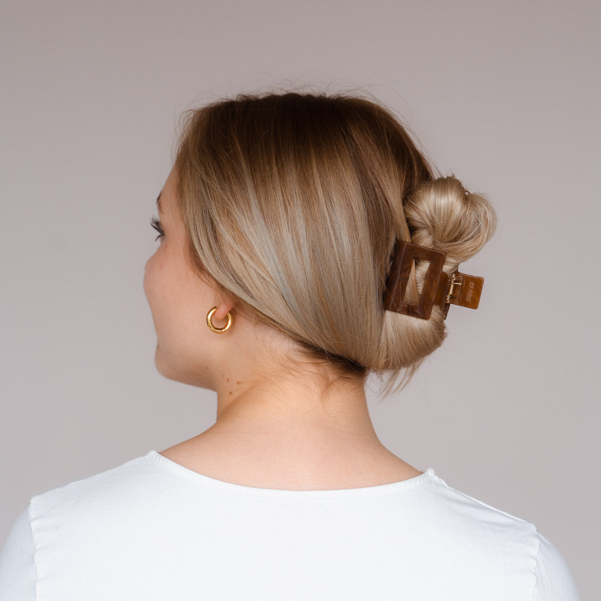 Cami nachhaltige Haarklammer Frisur - Foto 3