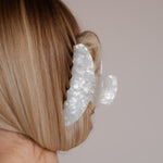 Verleihen Sie Ihrem Haar Glanz mit der Lotte Haarklammer von Claide