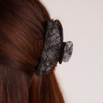 Stilvoll in Szene gesetzt: Mona Haarklammer von Claide für einzigartige Looks