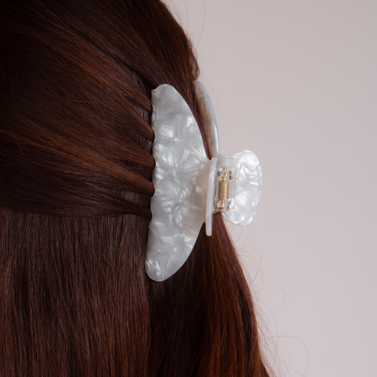 Stilvoll in Szene gesetzt: Claide Lotte Haarklammer für mühelose Eleganz