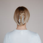 Perfekt gestyltes Haar mit der Cleo Haarklammer von Claide: Ihr Geheimnis für Eleganz