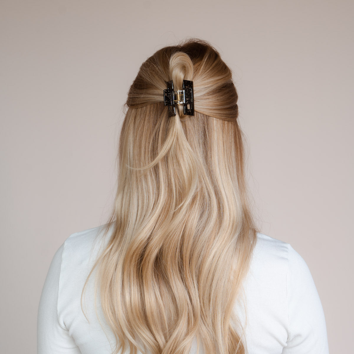 Haarklammer schwarz Frisur - Bild 3