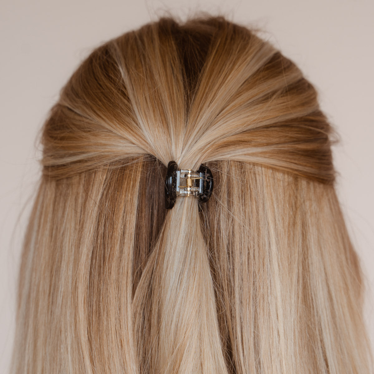 Claide Lune Haarklammer schwarz Frisur - Bild 5