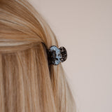 Claide Lune Haarklammer schwarz Frisur - Bild 4