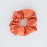 Claide Sandrine Scrunchie – Elegantes Haaraccessoire aus Satin-Seide