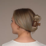 Cami nachhaltige Haarklammer Frisur - Video 1