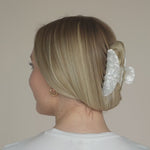 Kreieren Sie mühelos elegante Frisuren mit der Lotte Haarklammer von Claide