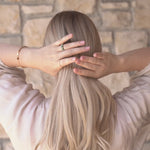 Ella Haarklammer im Video - entdecke ihre Vielseitigkeit und ihr stilvolles Aussehen