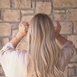 Juna Haarklammer im Video - entdecke ihre Vielseitigkeit und ihr stilvolles Aussehen