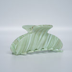 Grüne Matcha Haarklammer - ein stilvolles Accessoire für jeden Haarstil