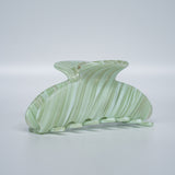 Grüne Matcha Haarklammer - ein stilvolles Accessoire für jeden Haarstil