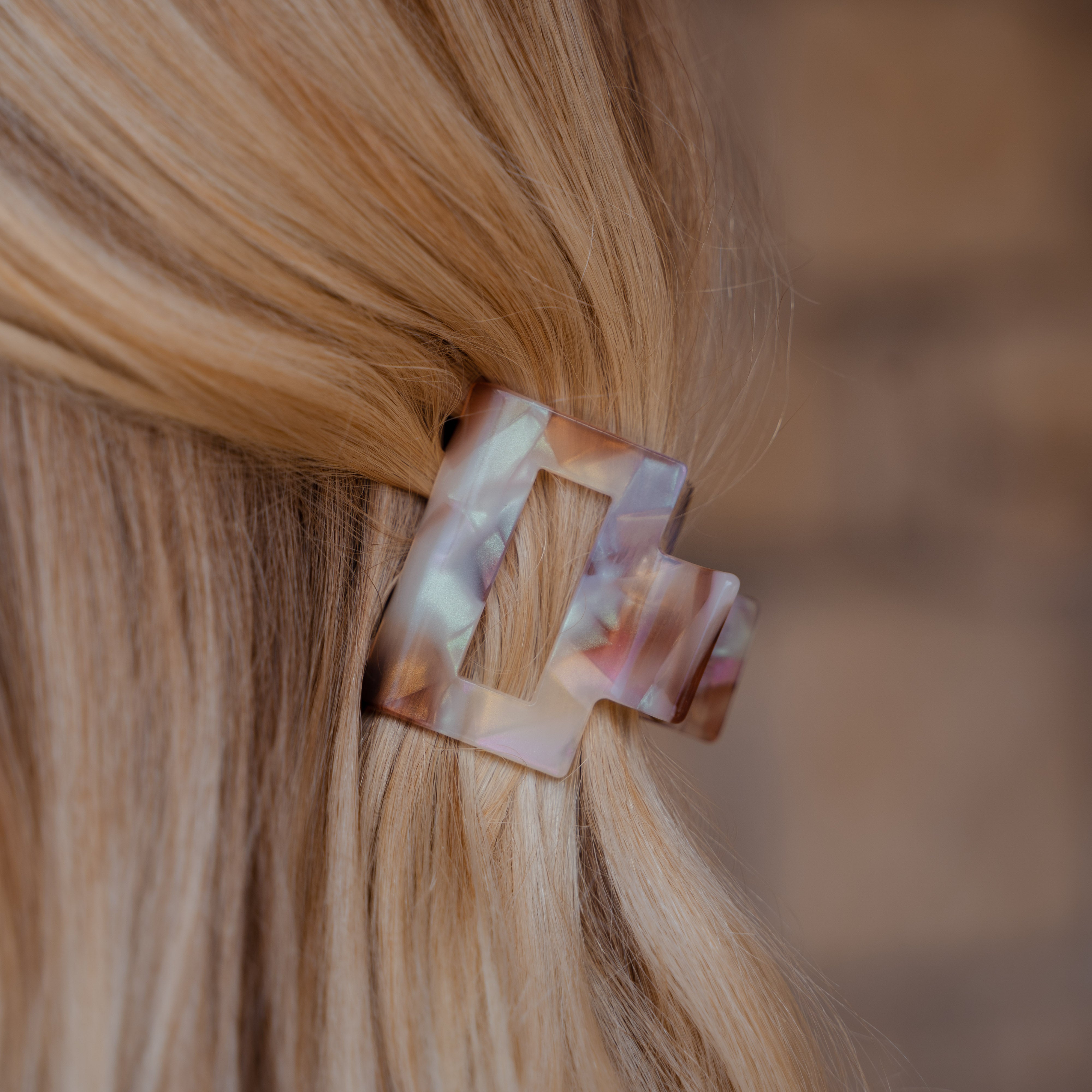 Juna Haarklammer im Detail - bewundere die feine Verarbeitung und ihre Vielseitigkeit