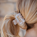 Ella Haarklammer im Detail - bewundere die feine Verarbeitung und ihre Vielseitigkeit