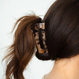 Nora Haarklammer im Detail - bewundere die feine Verarbeitung und ihre Vielseitigkeit