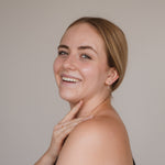 Claide Deliah Ohrringe gold getragen - Foto 3
