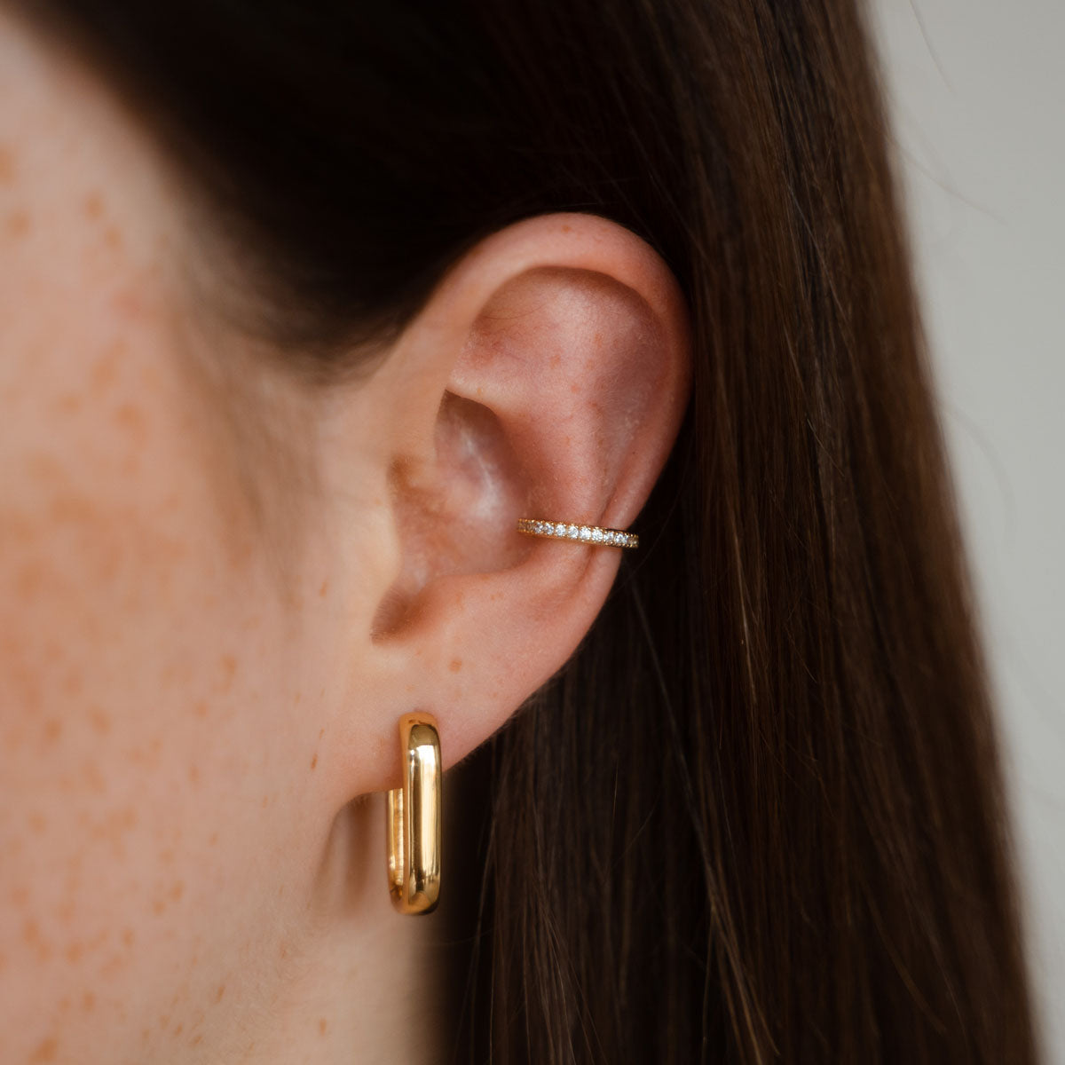 Claide Leia Earcuff gold getragen - Foto 2