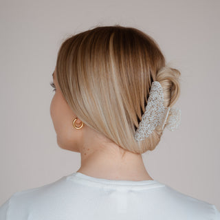 Stilvoll in Szene gesetzt: Cleo Haarklammer von Claide für mühelose Eleganz