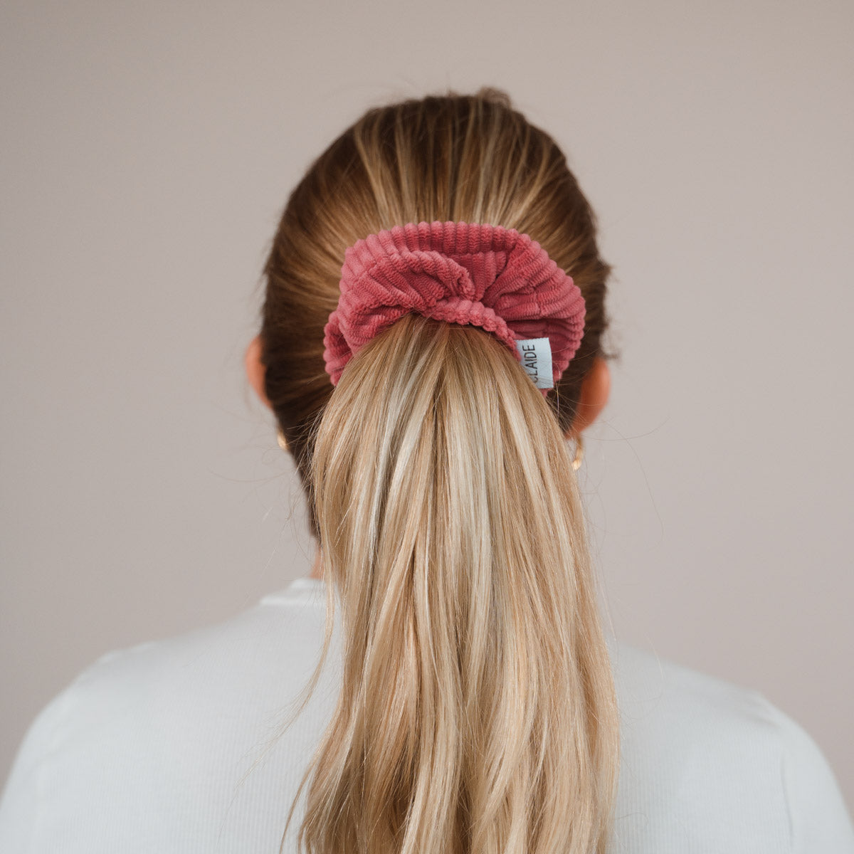 Claide Penélope Scrunchie Frisur - Bild 3