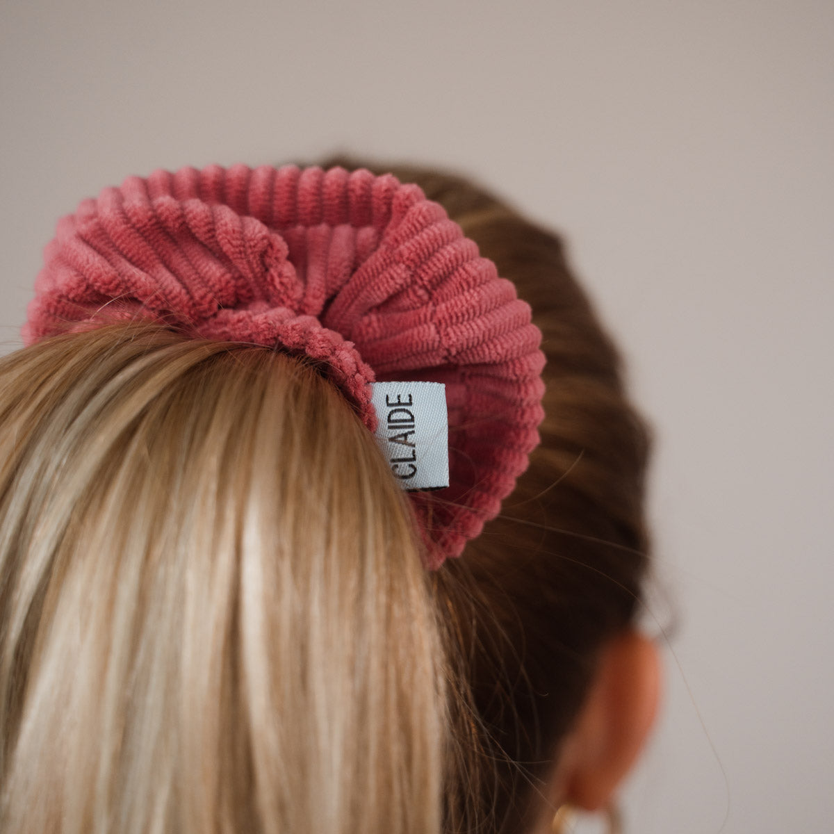 Claide Penélope Scrunchie Frisur - Bild 8