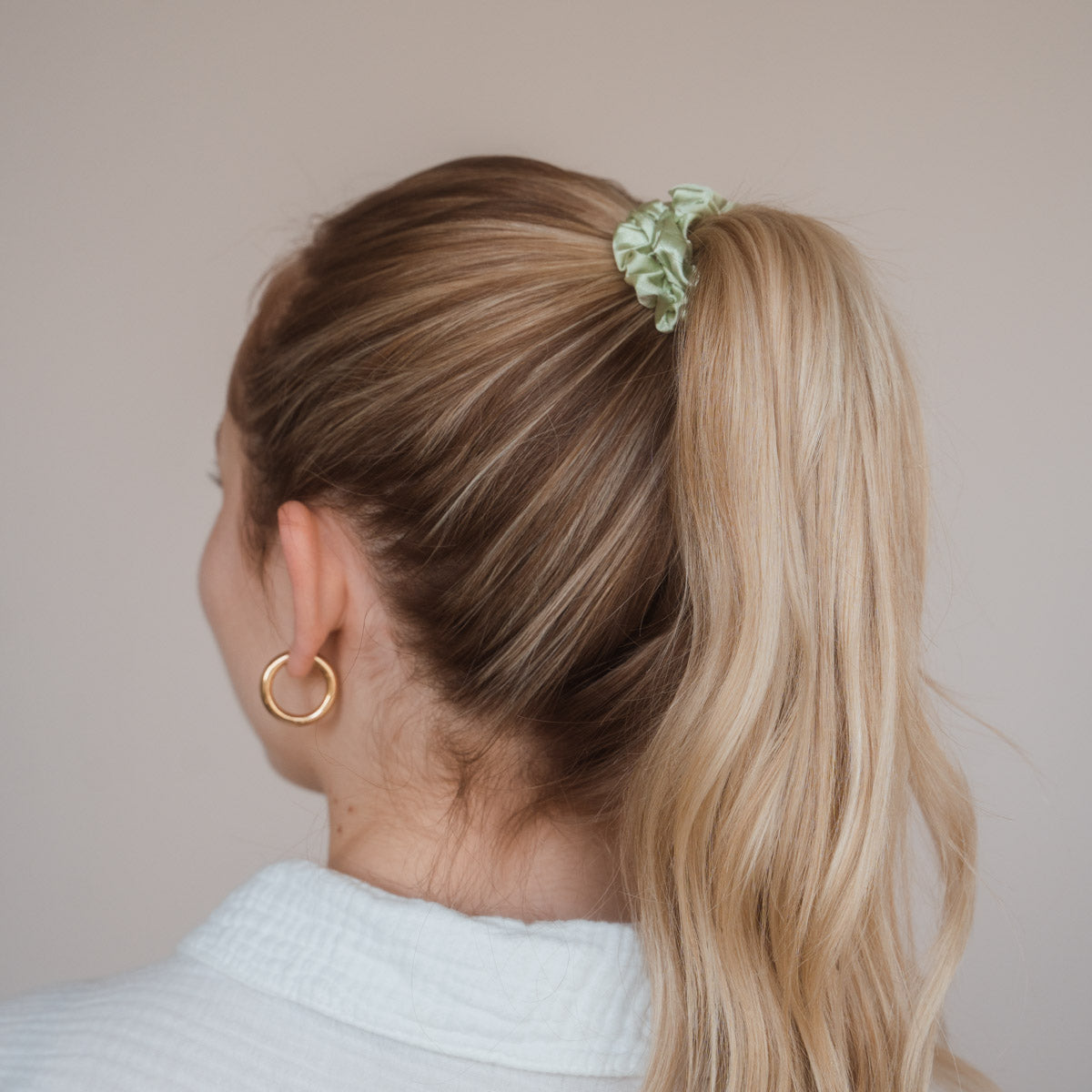 Marble Scrunchie von Claide – Zeitlose Eleganz mit hochwertiger Seide