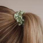 Claide Marble Scrunchie – Ihr perfektes Accessoire für jeden Anlass mit echter Seide