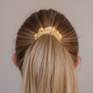 Stilvoll und edel: Das Betty Scrunchie von Claide aus echter Seide