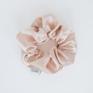 Claide Valentine Scrunchie – Elegantes Haaraccessoire aus Satin-Seide