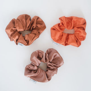 Claide Spring Scrunchies – Elegante Haaraccessoires aus Satin-Seide