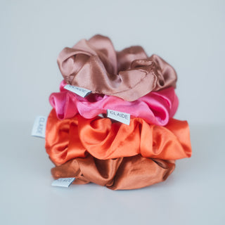 it dem Spring Scrunchies Bundle von Claide aus Satin-Seide setzen Sie stilvolle Trends