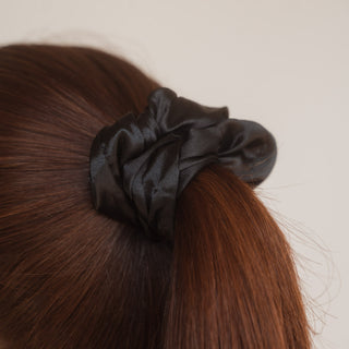 Verwöhnen Sie Ihr Haar mit dem exquisiten Justine Scrunchie von Claide