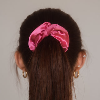 Ein Hauch von Luxus für Ihre Frisur: Das Juliette Scrunchie von Claide aus echter Seide