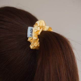 Eleganz und Qualität vereint: Das Betty Scrunchie von Claide aus echter Seide