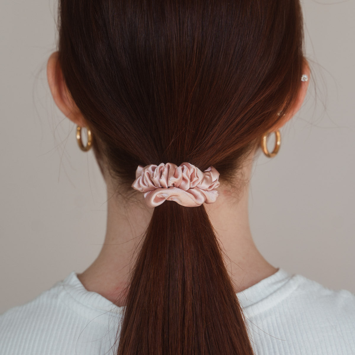 Claide Beryl Scrunchie – Der ideale Begleiter für jeden Anlass aus hochwertiger Seide