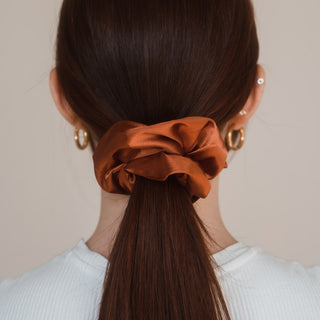 Ein Hauch von Luxus für Ihre Frisur: Das Constance Scrunchie von Claide aus echter Seide