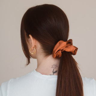 Entdecken Sie den Luxus von echter Seide mit dem Claide Constance Scrunchie