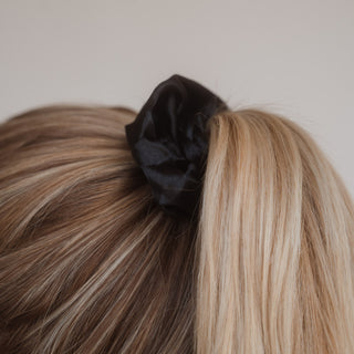 Eleganz und Qualität vereint: Das Justine Scrunchie von Claide aus echter Seide