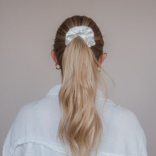 Claide Noemi Scrunchie – Ihr perfektes Accessoire für jeden Anlass mit Satin-Seide