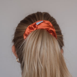 Perfekte Harmonie von Eleganz und Komfort: Das Sandrine Scrunchie von Claide