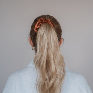 Stilvoll und edel: Das Constance Scrunchie von Claide aus echter Seide