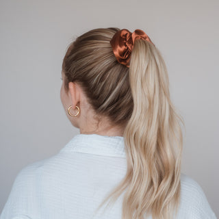 Eleganz und Qualität vereint: Das Spring Scrunchies Bundle von Claide aus edler Satin-Seide