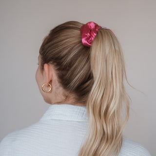 Ein Hauch von Luxus für Ihre Frisur: Das Spring Scrunchies Bundle von Claide aus glänzender Satin-Seide