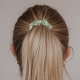 Stilvoll und edel: Das Marble Scrunchie von Claide aus echter Seide