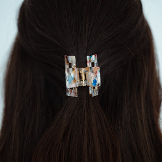 Amalie Haarklammer im Detail - bewundere die feine Verarbeitung und ihre Vielseitigkeit