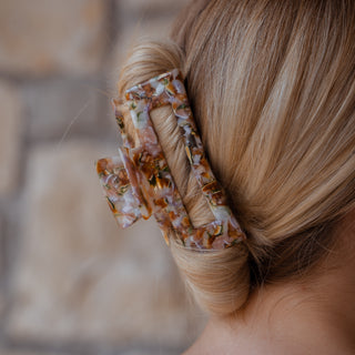 Lina Haarklammer im Detail - die perfekten Accessoires für jeden Haarstil