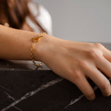 Claide Schmuck Alexis Armband Handgelenk